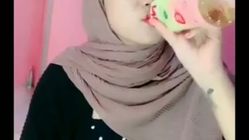 Bokep Indo Amerlita Live Pake Jilbab Remas Buah Dada