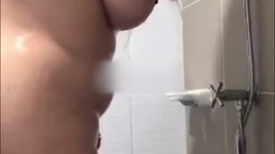 Bokep Indo VCS Tante Tobrut Saat Mandi