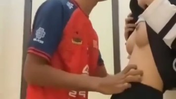 Pelajar Jilbab Nyepong Kontol Temannya